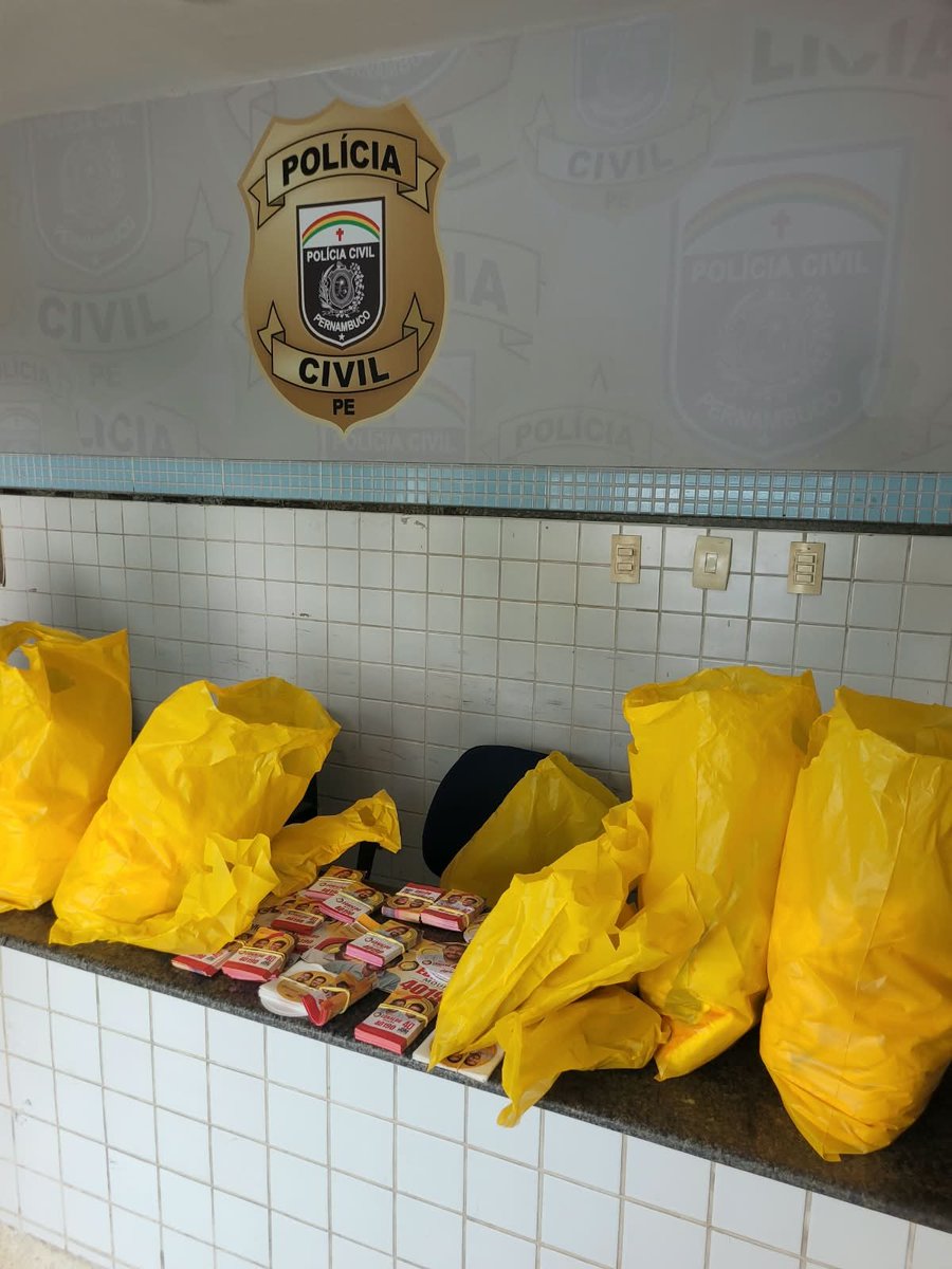 raphaelguerra's tweet photo. No Recife e Região Metropolitana, muitos casos de boca de urna. Prisões e apreensões foram efetuadas neste manhã. As imagens foram divulgadas pela SDS https://t.co/X4m7rKZyHd