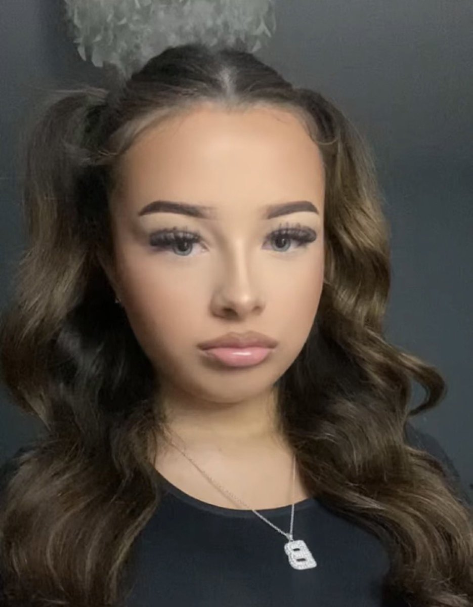 UKOKzzz's tweet photo. Is she chavvy enough 😍 https://t.co/3uB3W8VRKm
