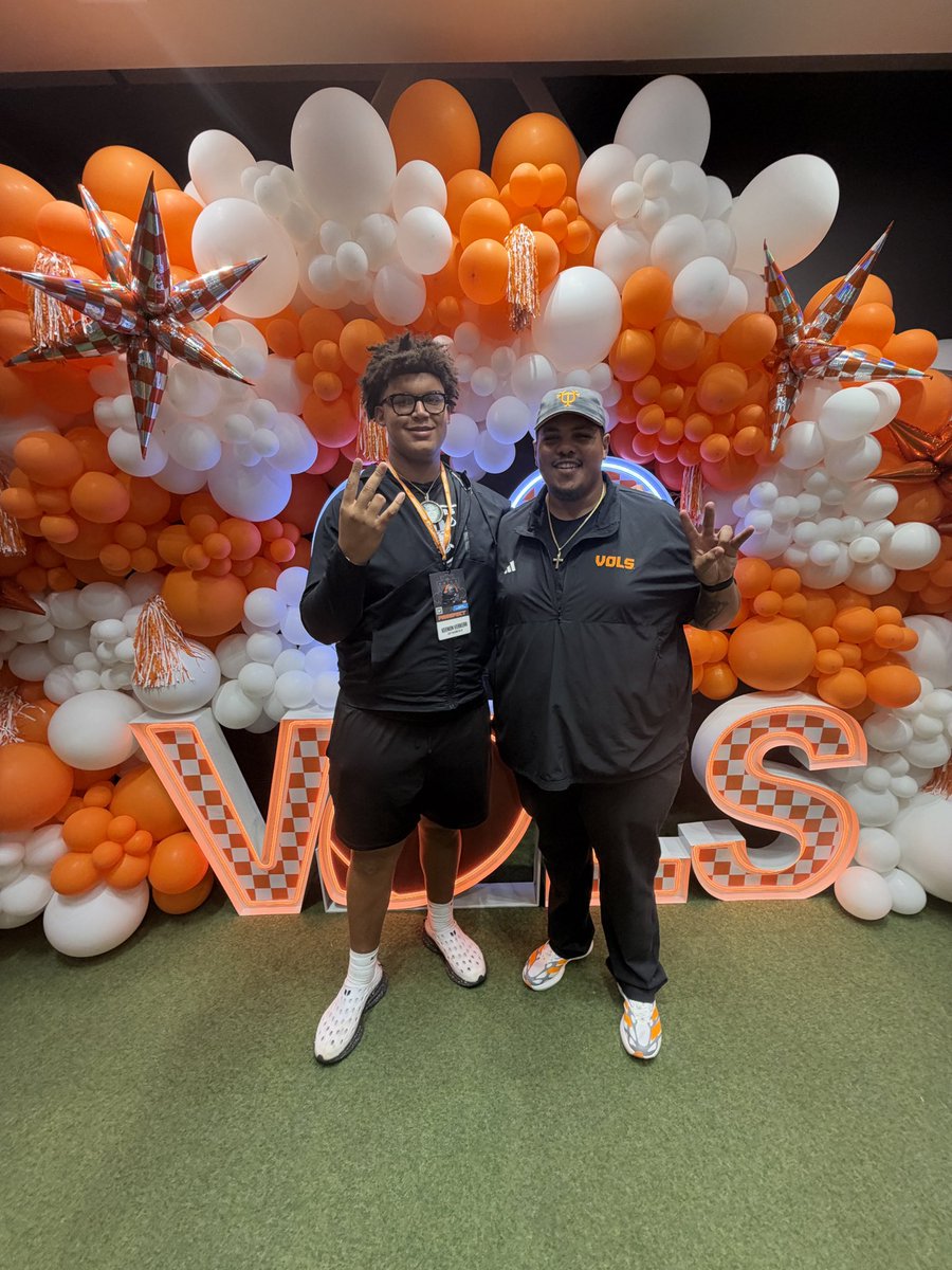 Keenonv2028's tweet photo. Had a great Day in Rocky Top yesterday!! I appreciate the amazing hospitality #GBO🍊@ChadSimmons_ @TomLoy247 @TheUCReport @wesleypowell_ @Vol_Football @Gelarbee @VanSpence10 @EPHSRecruiting @AthleticsEP @BigPhife @VolRecruiting98 @HayesFaucet3 @GoVols247 @Volquest_On3 https://t.co/Gx6w4mKGbV