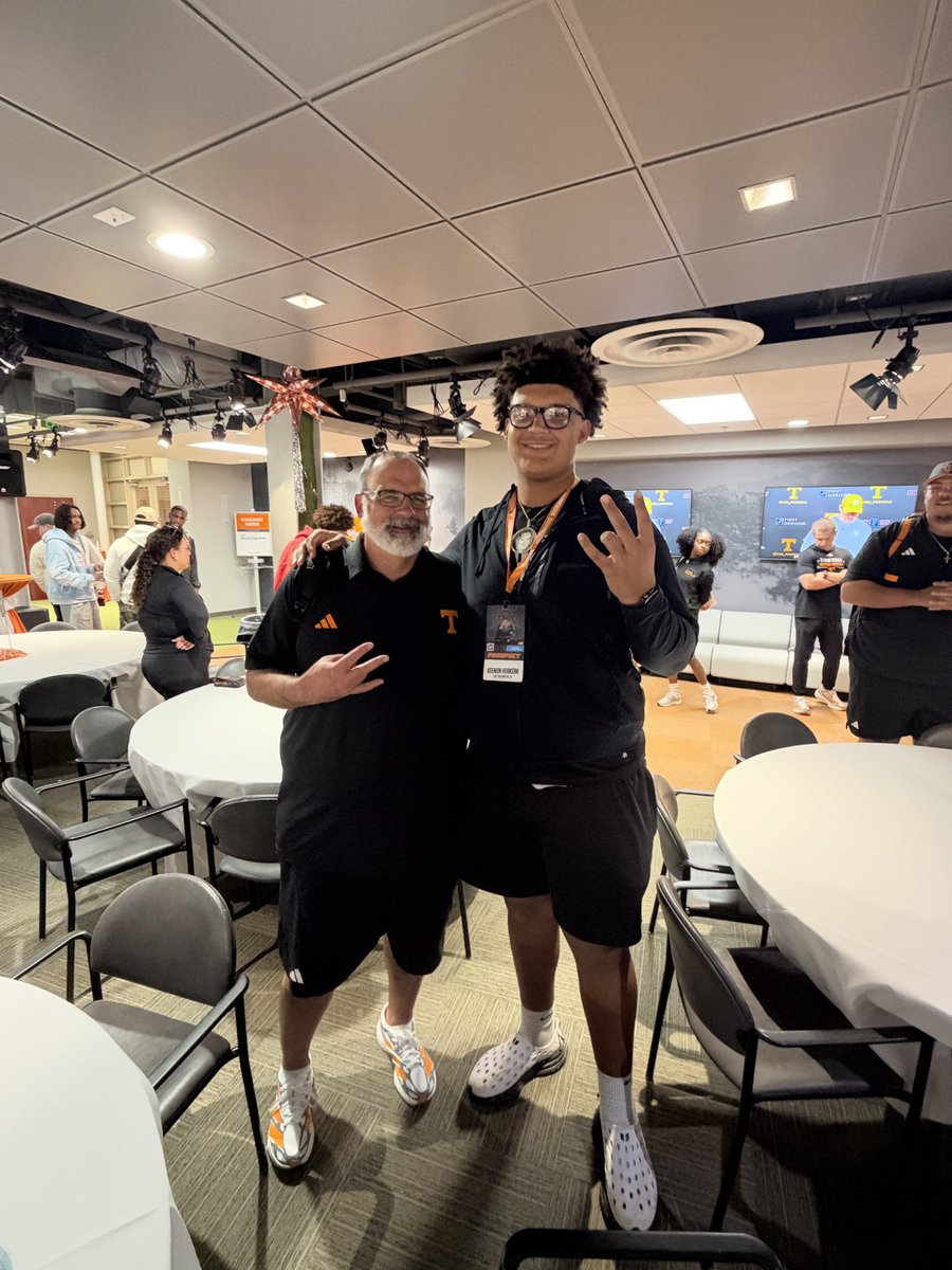 Keenonv2028's tweet photo. Had a great Day in Rocky Top yesterday!! I appreciate the amazing hospitality #GBO🍊@ChadSimmons_ @TomLoy247 @TheUCReport @wesleypowell_ @Vol_Football @Gelarbee @VanSpence10 @EPHSRecruiting @AthleticsEP @BigPhife @VolRecruiting98 @HayesFaucet3 @GoVols247 @Volquest_On3 https://t.co/Gx6w4mKGbV