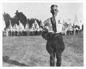 Elkaruscat's tweet photo. @JessieTweeting @DeptofWar @SecWar + silver legion's campiness fascism https://t.co/aGShPlsWo2