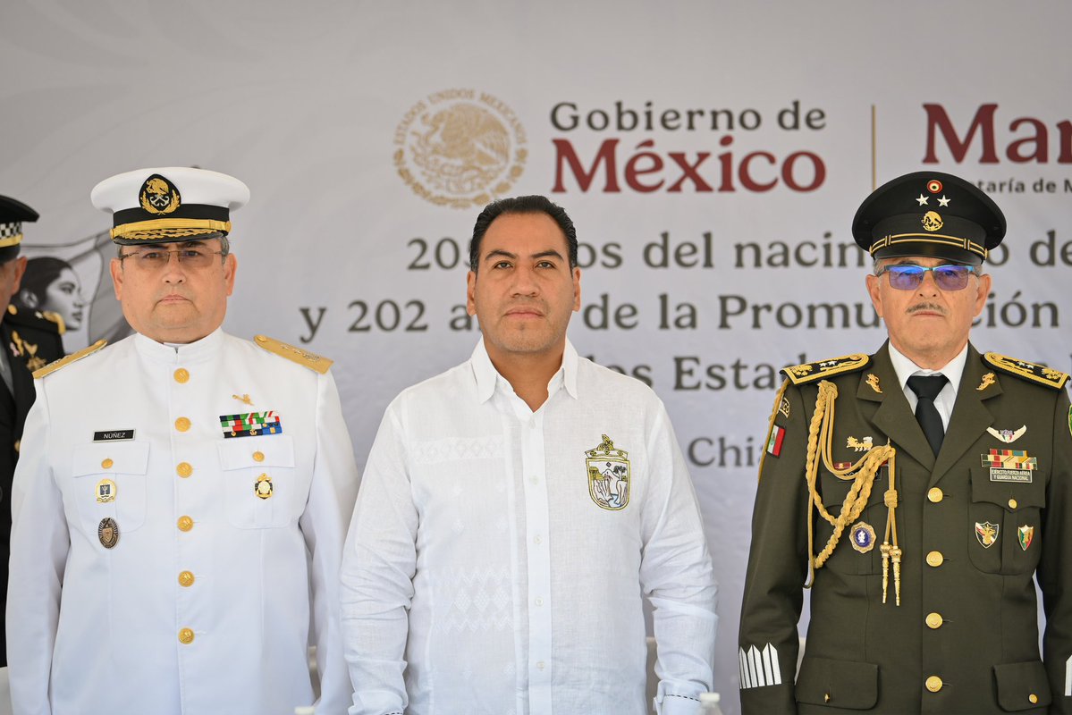 ramirezlalo_'s tweet photo. Agradezco al comandante de la Vigésima Segunda Zona Naval, vicealmirante Miguel Ángel Núñez de la Huerta, la invitación a la Ceremonia Conmemorativa por los 205 años del nacimiento de la Armada de México y 202 años de la Promulgación de la Constitución Federal de los Estados Unidos Mexicanos de 1824.

Mi reconocimiento a las mujeres y hombres de la Armada de México, que con honor, lealtad y patriotismo salvaguardan la soberanía de 
y la seguridad de nuestros espacios marítimos nacionales.

A nombre del pueblo de Chiapas, agradecemos y valoramos su trabajo y su compromiso con la paz, la seguridad y el auxilio a la población en momentos de emergencia.