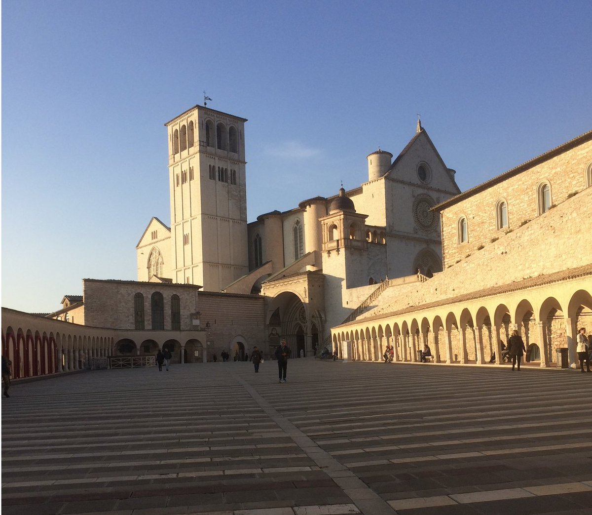 AntonioSocci1's tweet photo. POVERO #FRANCESCO! CI MANCAVA #BENIGNI A FARNE UN LEADER DEL CAMPO LARGO, ECOLOGISTA, FEMMINISTA, ECUMENISTA E PROGRESSISTA. IL VERO SANTO DI ASSISI ERA TUTT’ALTRO: UN INTEGRALISTA CATTOLICO. OGGI SAREBBE ACCUSATO DI ESSERE DIVISIVO E FONDAMENTALISTA   

https://t.co/eN2YESsqWx https://t.co/wk9HvROdYf