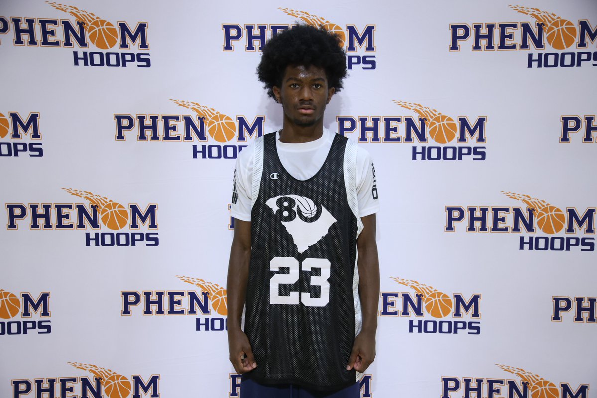 POBScout's tweet photo. 2027 Josh Gamble is fun to watch. Super quick in being able to create and get by defenders, but what I really like about his game is his vision. Sees the floor, makes excellent passes, and such an unselfish point guard. #SCTop80 https://t.co/zn9nm5ixF5