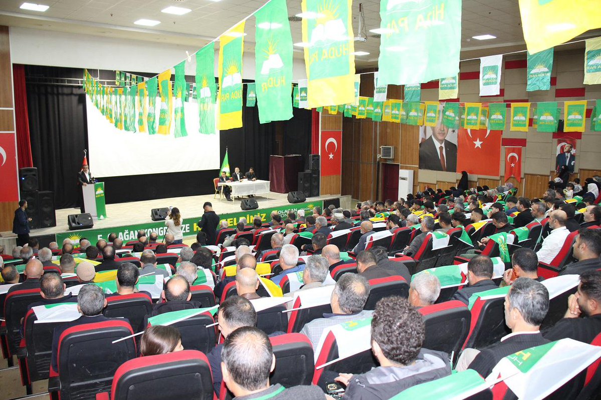 HurDavaPartisi's tweet photo. Parti Sözcümüz ve Batman Milletvekilimiz Serkan Ramanlı, Ağrı İl Başkanlığımızın 5. Olağan Kongresine katıldı.

Ağrı İl Başkanlığına yeniden seçilen Muhammet Arif Yılmaz’a görevinde başarılar dileriz.  

Ağrı için hayırlara vesile olsun. https://t.co/FBsFCd9lqm