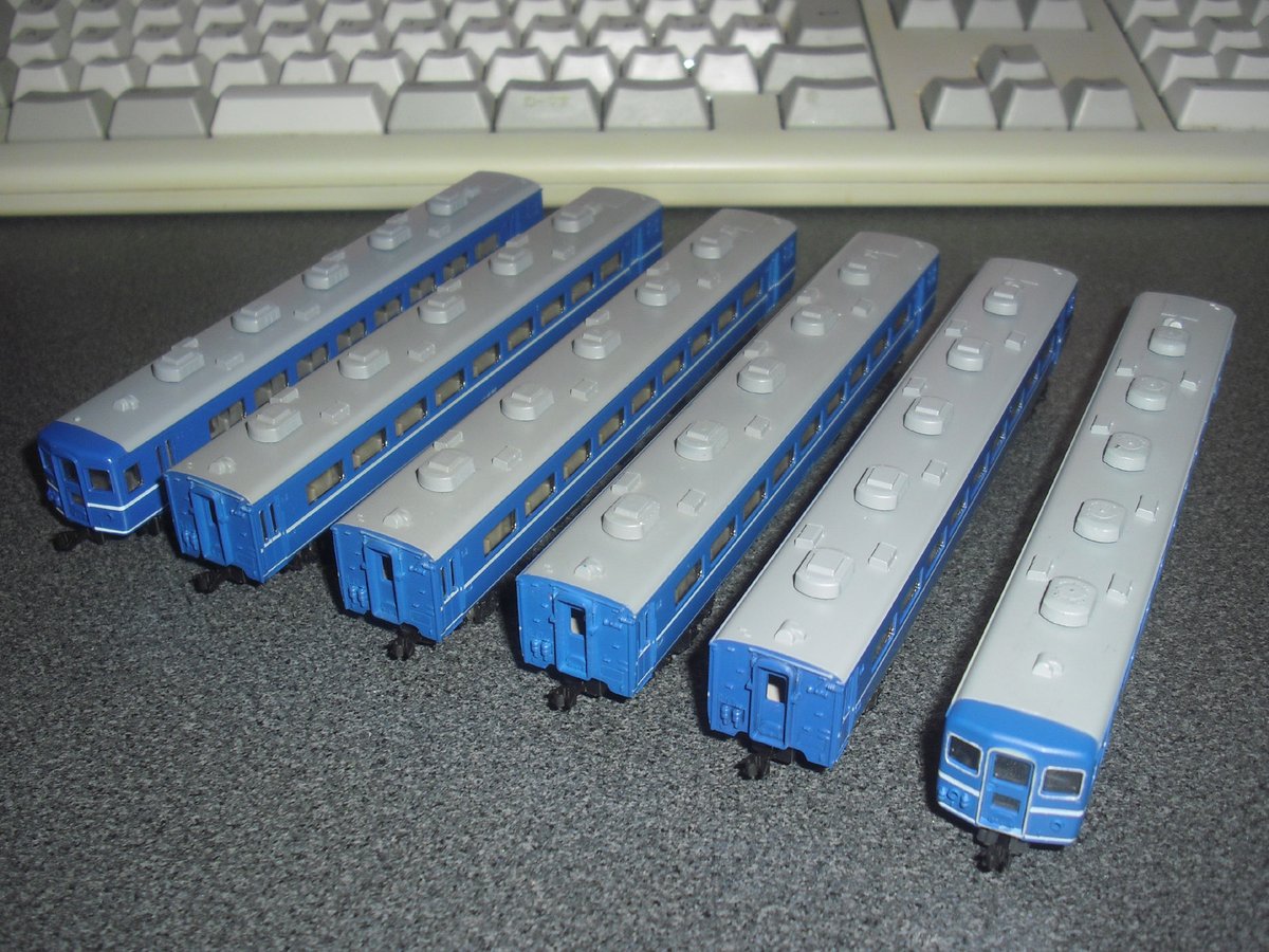 TfsJilly's tweet photo. 旧製品なオハ14が1両880ｴｿであったので2両お買い上げ。これで基本6連1本が揃った感じ。カプラーがを台車マウントTNカプラーでお安く済ましとく(古い製品だしね) https://t.co/32022gjhr6