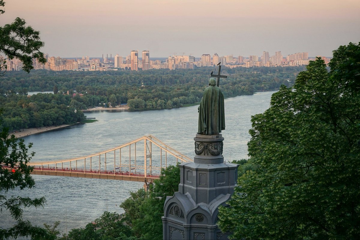 EUAM_Ukraine's tweet photo. Together with other Heads of Mission in Kyiv, we take note with concern of the Russian MFA's threat against diplomats and foreign citizens in Ukraine. 

Russia is bound by the Vienna Convention and international humanitarian law.

We stay in Kyiv. 🇺🇦🤝🇪🇺 https://t.co/mUn8thdPTz