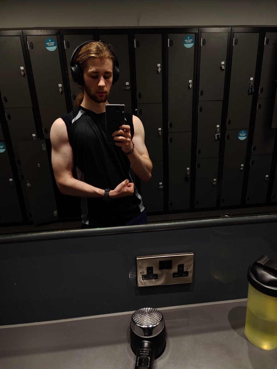 DrailicTV's tweet photo. When it's #owtwtsd but I've ONLY taken pics in the gym this month https://t.co/198vffm16X