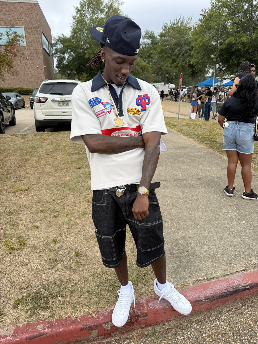 cajuan21's tweet photo. Gram Homecoming💯#gramfam https://t.co/hfeD0Q9eiw