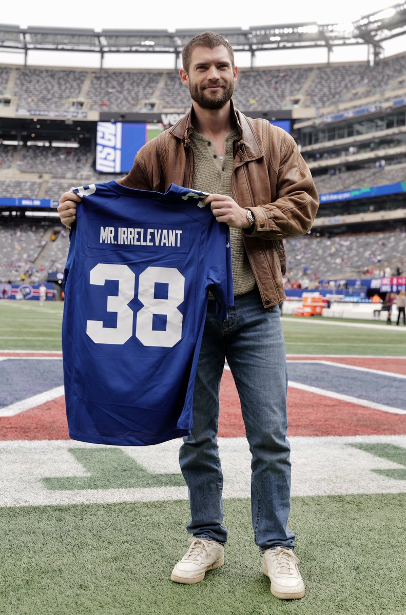 David Corenswet, the star of Mr. Irrelevant, taking in the @​Giants game today ❤️

AZvsNYG on CBS/Paramount+
Stream on @​NFLPlus 
 [📷](https://pbs.twimg.com/me