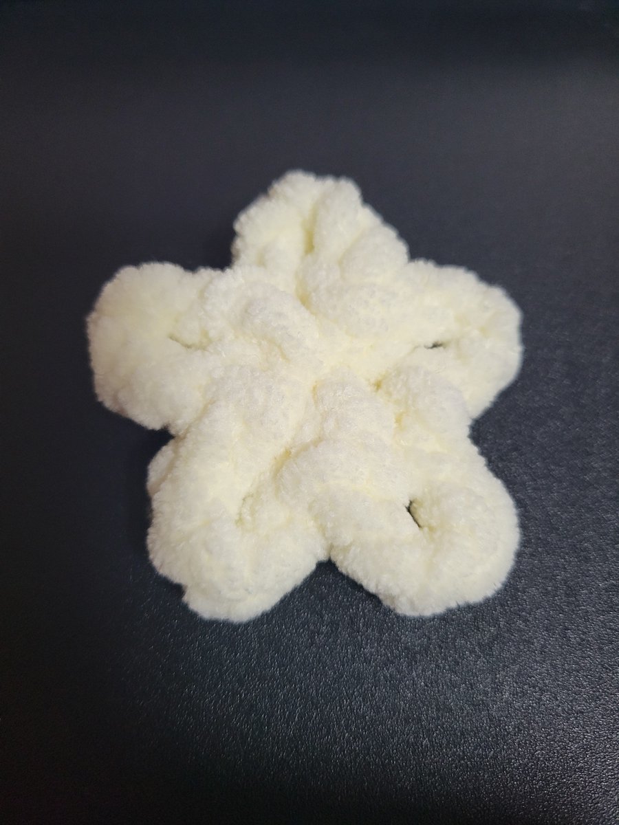 SaltSummerDog's tweet photo. 初めて数日のド初心者だけど楽しい～🧶 https://t.co/l54hbcnTIN