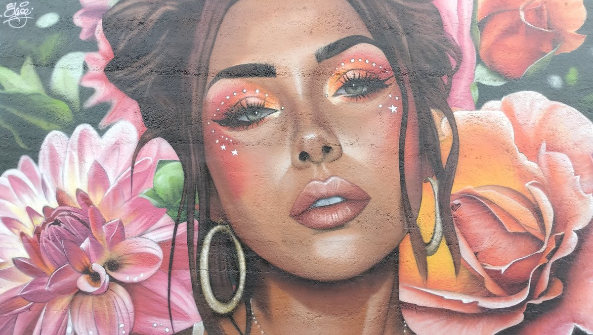 oungawa's tweet photo. #VillageTreize #PoterneDesPeupliers #Paris #flowers #fleurs #flors #visage #cara #face #beauty #sexy #canon #hermosa #fresque #huge #giant #streetart #urbanart #arturbain #arteurbana #arteurbano #murale #muralismo #muralart #wallart #wallpainting #spraypaint #graffiti #mur #cute https://t.co/MZybTGa2jC