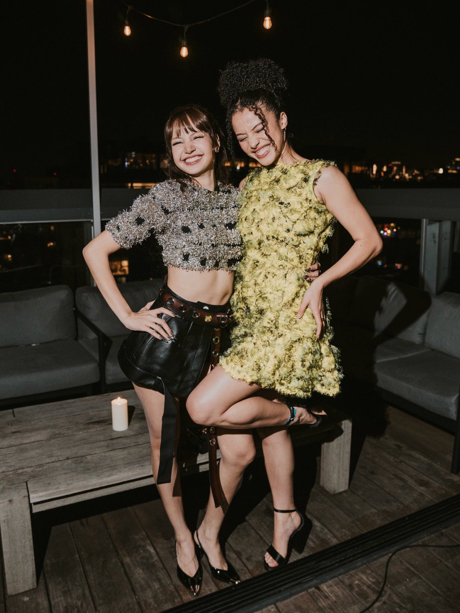 babylalisalloud's tweet photo. #LISA with Chase Infiniti https://t.co/pD0NxcqswL