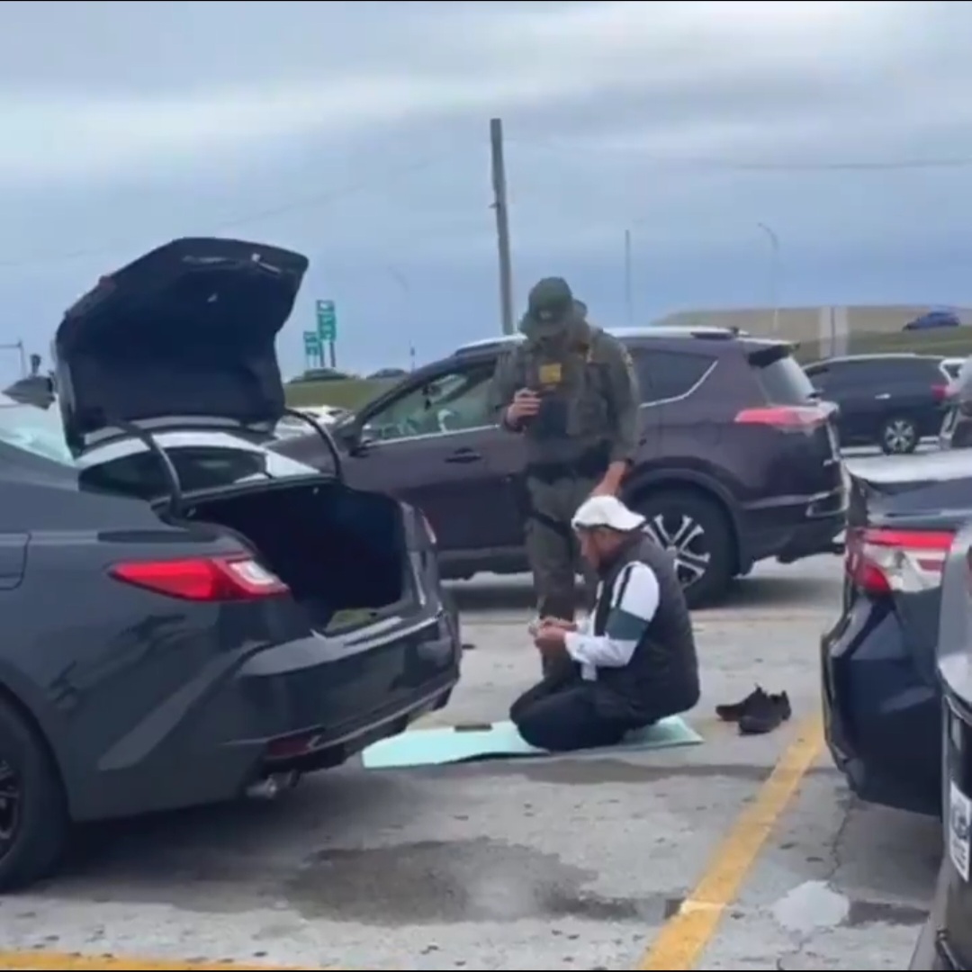 DavidJHarrisJr's tweet photo. 🚨JUST IN: An illegal Muslim was arrested and deported by ICE while praying in a parking lot.

He decided to pray in public to assert dominance, which caught the attention of ICE. They checked his documents and took him into custody.

Is this what you voted for? https://t.co/bqQDJYLsdT