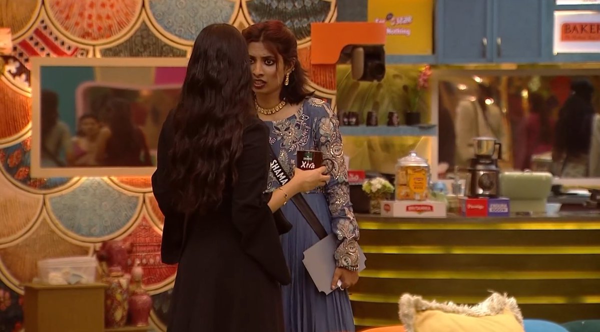 Rasigan_022's tweet photo. #Karishma talking about the deal #Shama did with #LakshmiPriya for Kitchen Duty.!! ๐
#LAArmy udamba irumbaakikonga.. adamalai veluthu vanga podhu ๐ญ๐ญ
#BiggBossTamil10 #VijaySethupathi #BBTamil10 #BiggBoss10Tamil https://t.co/jpvnLv0BmF