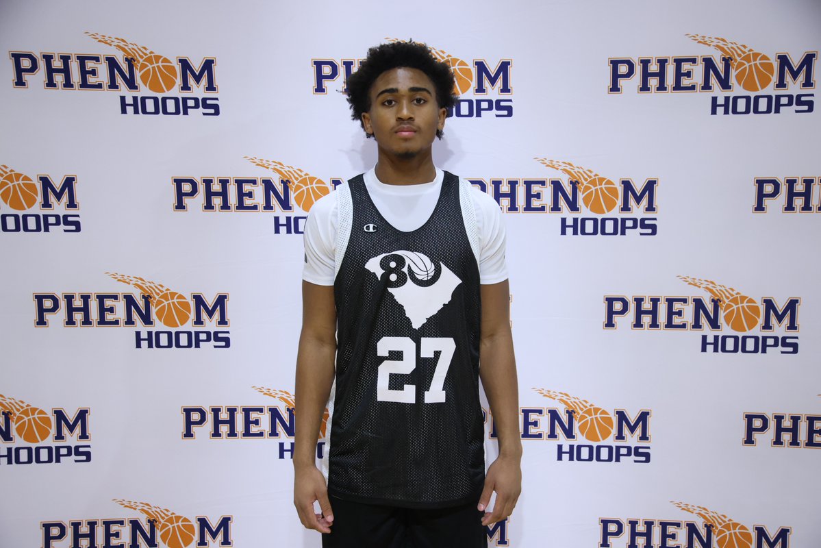 colbylewis20's tweet photo. 6'2 2028 DJ Matthews (Lexington) has showcased his ability to create plays off the bounce &amp; find the open man. Multiple instances where he's been able to break down his man off the bounce, create a paint touch &amp; make the right read on the drive &amp; kick. #SCTop80 https://t.co/fzmS5Ml7eu