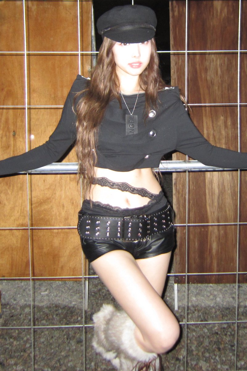 godmitzu's tweet photo. HOT GIRL NAYEON https://t.co/YLogiuE3DC