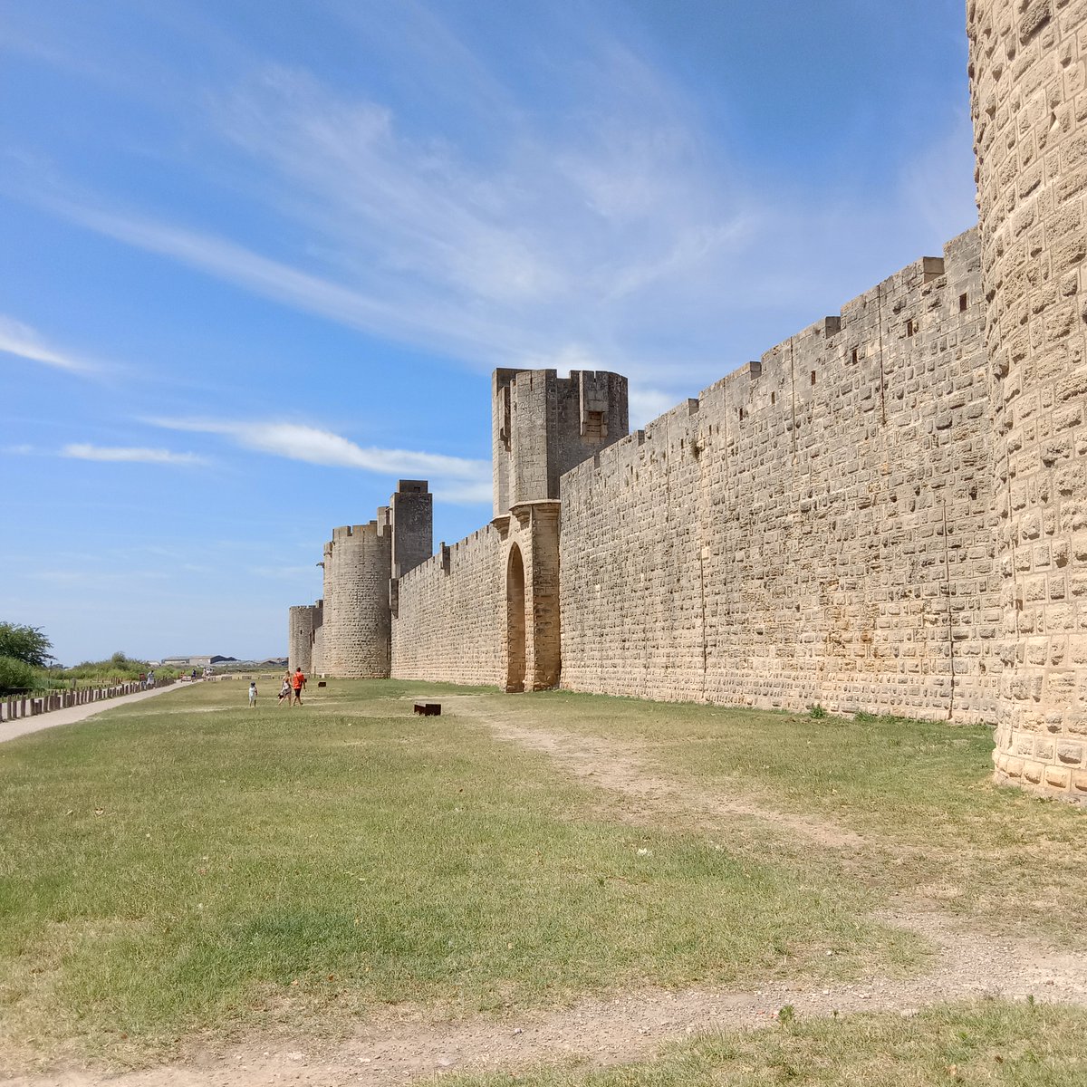 Esperanza3418's tweet photo. @cathbertrand5 Les remparts d'Aigues mortes https://t.co/TLMrR02l49
