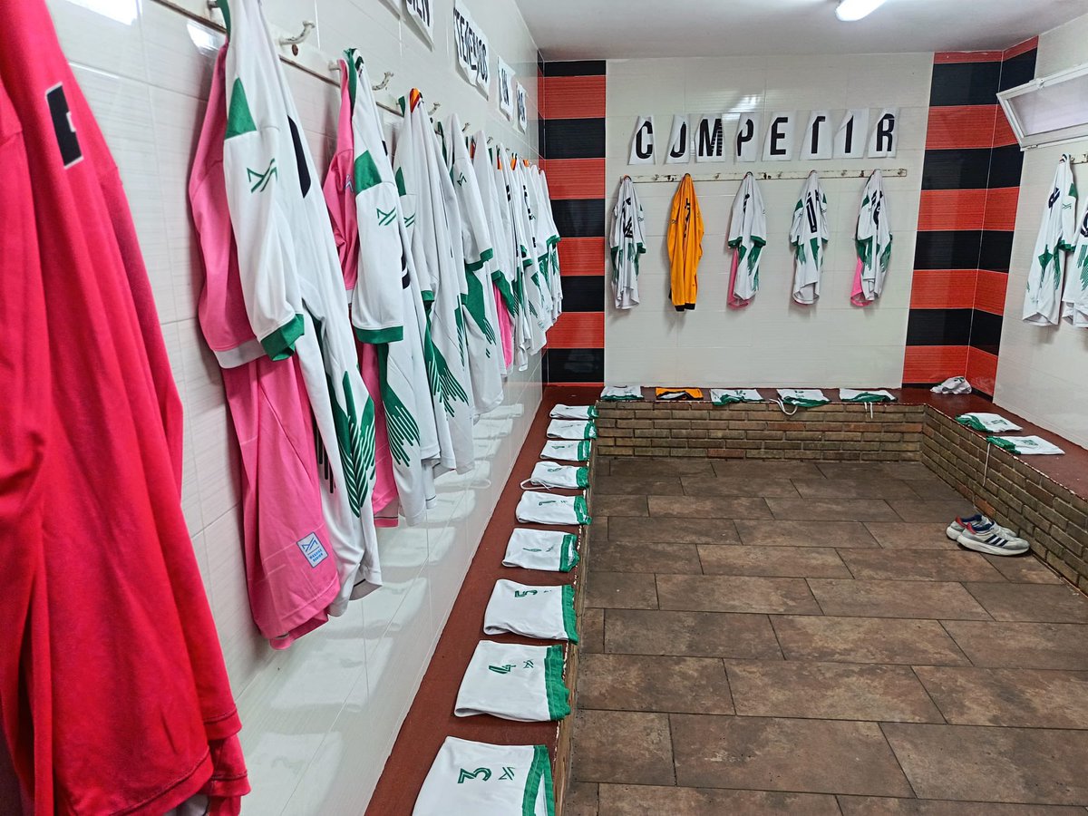 cordoba_cfsad's tweet photo. 🟢 VESTUARIO | MATCHDAY
Todo preparado. 👕🤍💚
La camiseta espera.
El escudo, listo.
El Puga, preparado.
Hoy toca competir. Hoy juega el Córdoba CF SAD. 🔥🤍💚
#CCFSAD #PrimeraAndaluza #LaHistoriaContinúa #CCFSADStadium #MatchDay https://t.co/Hx6lpebAf0