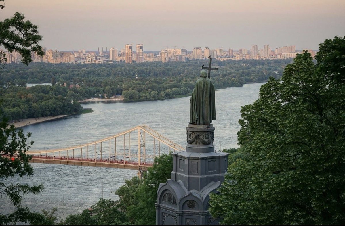 AlEmbassyKyiv's tweet photo. Together with other Heads of Mission in Kyiv, we take note with concern of the Russian MFA's threat against diplomats and foreign citizens in Ukraine. Russia is bound by the Vienna Convention and international humanitarian law. We stay in Kyiv. 🇦🇱🇺🇦 https://t.co/q3plUnbhti