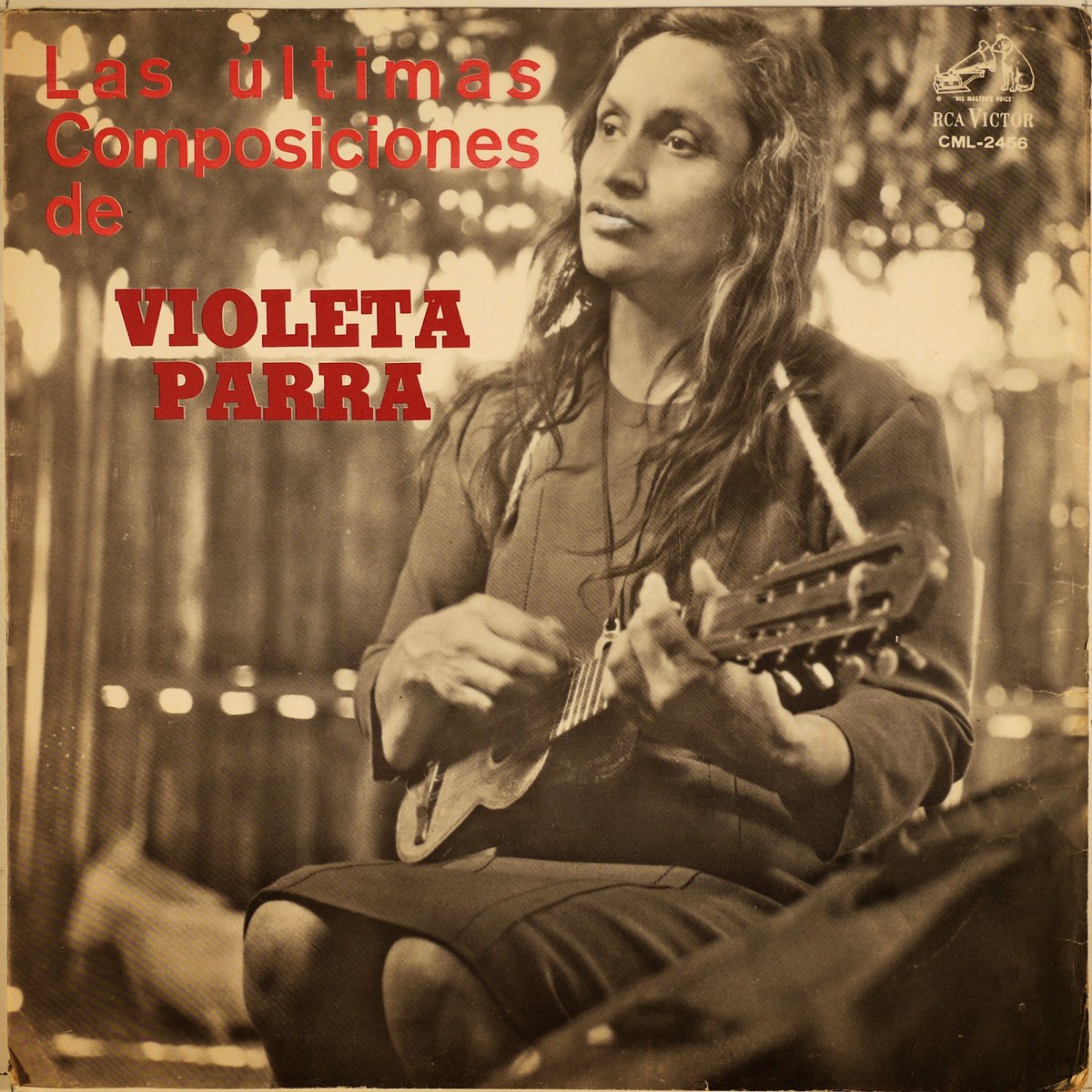 AUnidadPopular's tweet photo. Hoy homenajeamos a Violeta. Carátula de "Las últimas composiciones de Violeta Parra" LP de noviembre 1966, por la discográfica RCA Víctor. El título del álbum cambió completamente su significado tras febrero de 1967, siendo interpretado por varios como la despedida de Violeta. https://t.co/rWnR6RXmgC