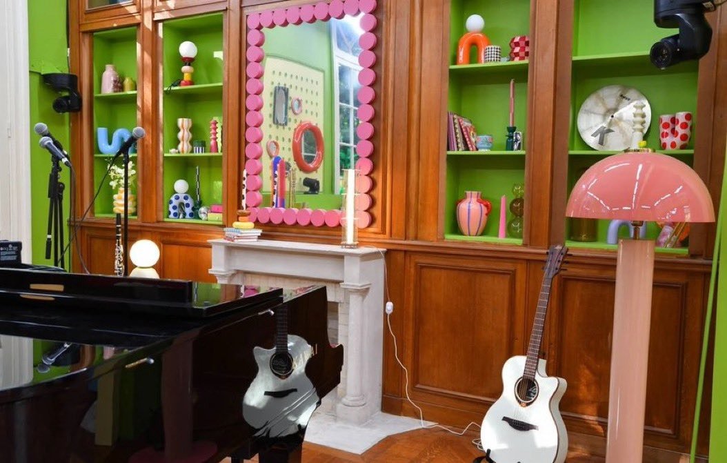 Cocosimplement's tweet photo. Puis on avait le meilleur placement ever de piano pour le retrouver collé à un miroir, y a même pas de place quoi #StarAcademy https://t.co/3Walg3ooZJ