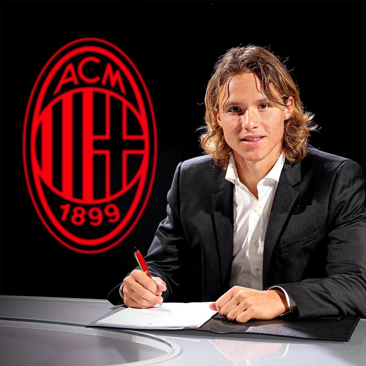 RisingStarXI's tweet photo. 🇮🇹🚨 Rúben Amorim personally 𝗕𝗟𝗢𝗖𝗞𝗘𝗗 both Comotto and Camarda from leaving on loan this summer.

𝗖𝗢𝗠𝗢𝗧𝗧𝗢 (𝟭𝟴) was kept at the club to develop alongside his idol and mentor Luka Modrić. 

Amorim also placed HUGE faith in 𝗙𝗥𝗔𝗡𝗖𝗘𝗦𝗖𝗢 𝗖𝗔𝗠𝗔𝗥𝗗𝗔 (𝟭𝟴), with Milan deciding NOT to sign another striker to act as Gonçalo Ramos’ deputy because of that belief.

ℹ️ @tuttosport @MilanXtra