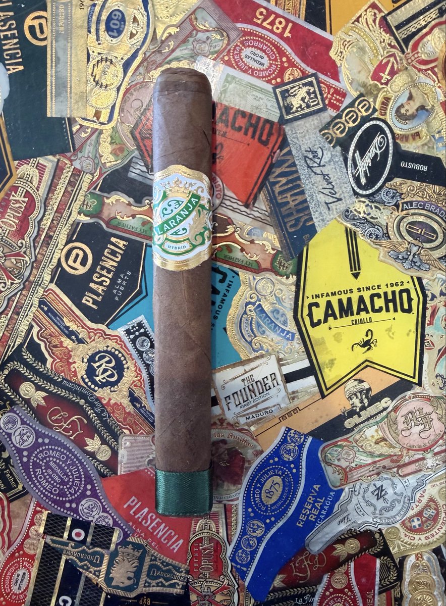 MRmidwestcouple's tweet photo. NFL Sunday, smoke number 1. Let’s get this day reved up! #NFL #Smoke #Cigars #BOTL #Laranja #Espinosa #Sunday https://t.co/5XOKv5aXOq