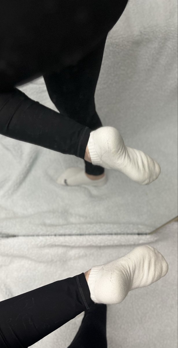 Sinninginsocks's tweet photo. About to run in these 😈

#footfetish #stinkysocks #sweatysocks #dirtysocks #sockfetish https://t.co/Nifs6HjdZo