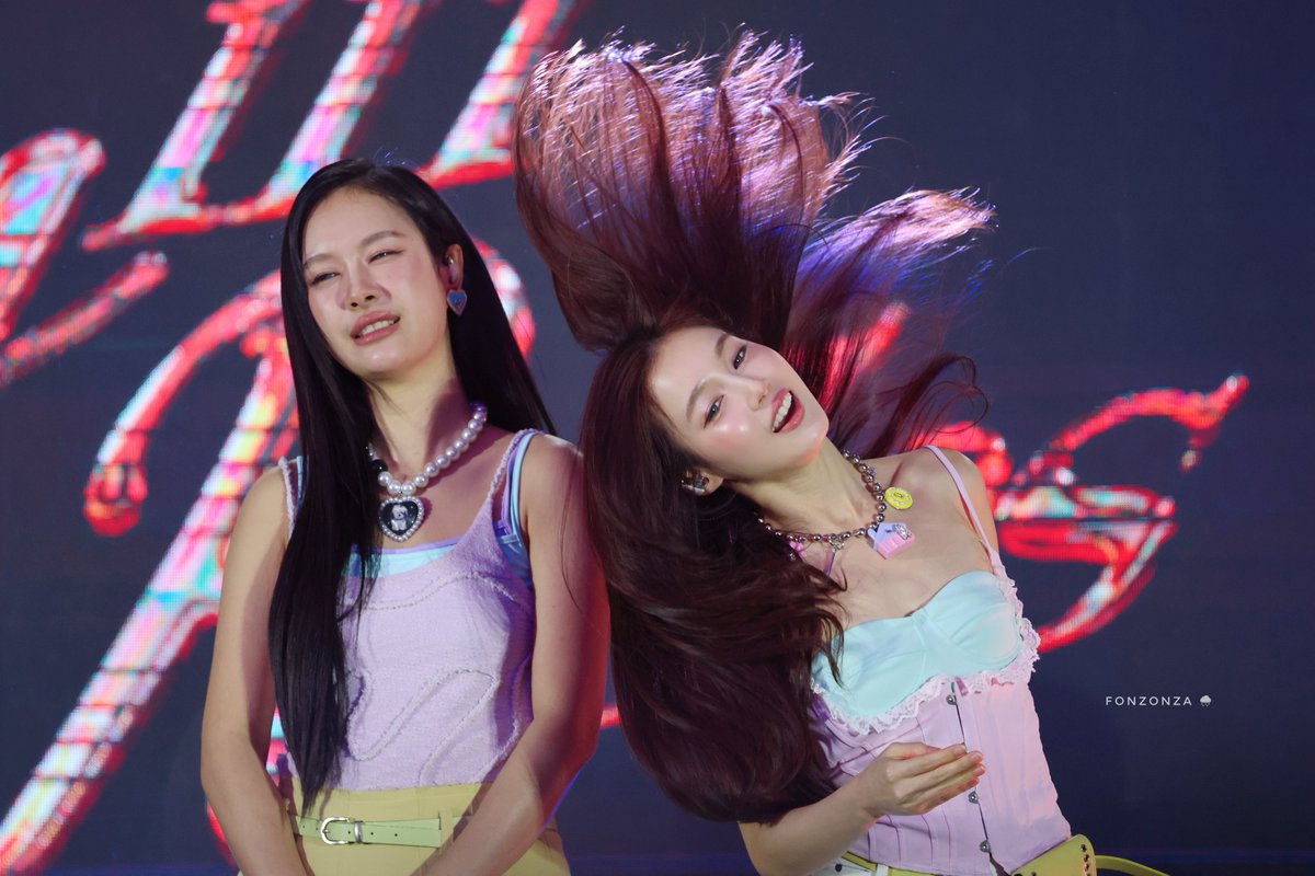 fonzonza's tweet photo. ให้ภาพเล่าเรื่อง 😆

MILKLOVE GLAMOUR IN MANILA
#GirlRulesFMinManila
#MilkLove https://t.co/lBFtCW3v4u
