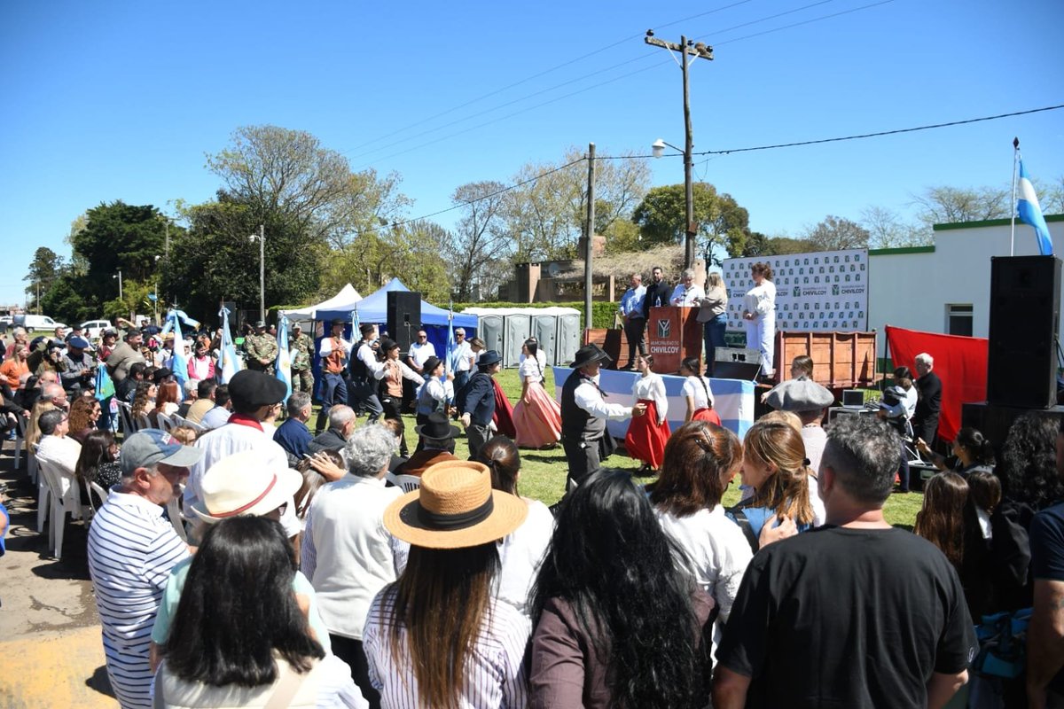 MuniChivilcoy's tweet photo. #AHORA El intendente @BritosGuillermo en el aniversario por los 125 años de Benítez, expresó:

​"Garantizar los mismos servicios para las localidades rurales que para el centro de Chivilcoy fue nuestro compromiso desde 2015 y lo seguimos cumpliendo día a día." https://t.co/ii46zSelzV