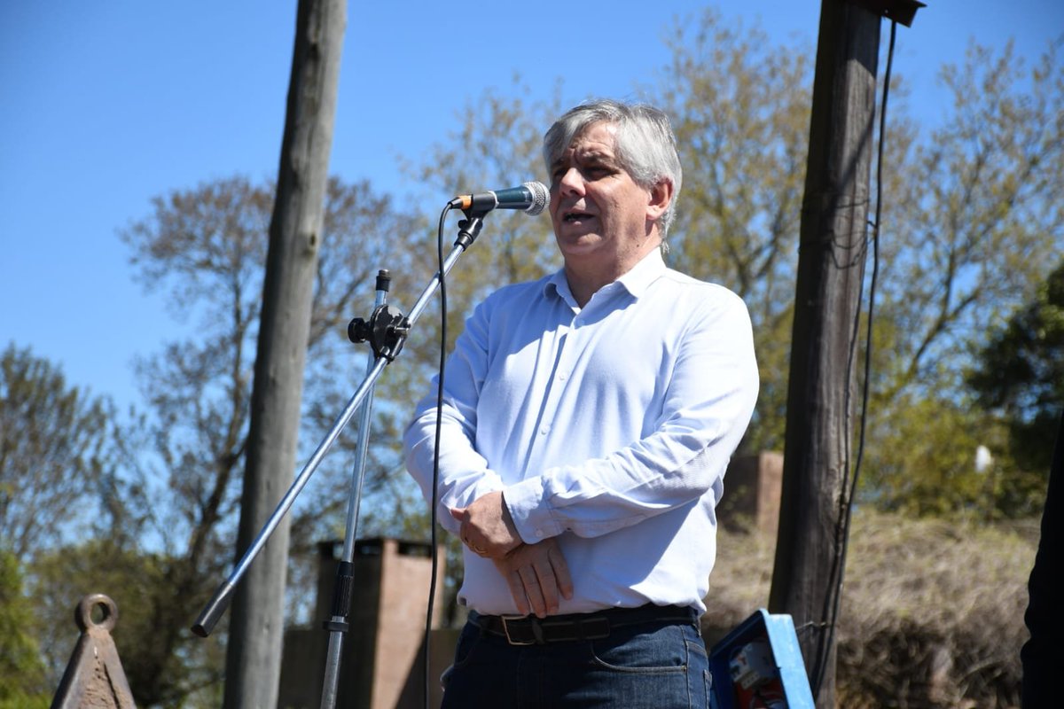 MuniChivilcoy's tweet photo. #AHORA El intendente @BritosGuillermo en el aniversario por los 125 años de Benítez, expresó:

​"Garantizar los mismos servicios para las localidades rurales que para el centro de Chivilcoy fue nuestro compromiso desde 2015 y lo seguimos cumpliendo día a día." https://t.co/ii46zSelzV