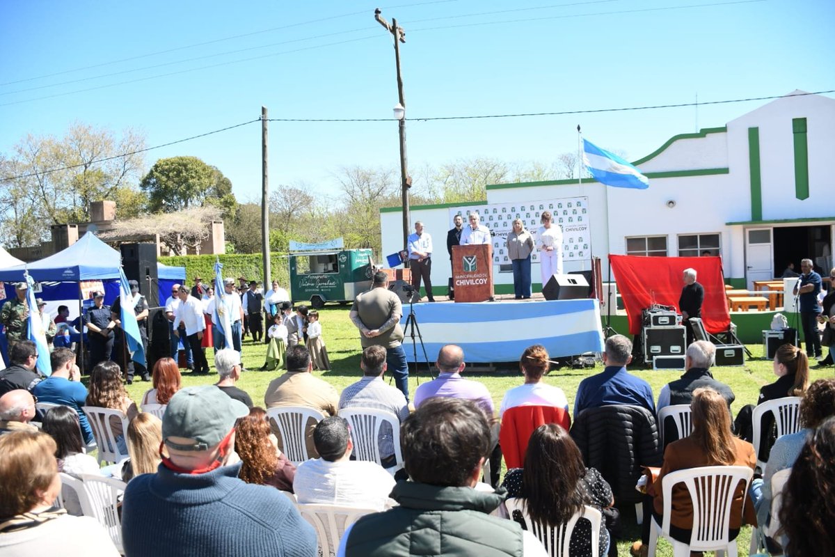 MuniChivilcoy's tweet photo. #AHORA El intendente @BritosGuillermo en el aniversario por los 125 años de Benítez, expresó:

​"Garantizar los mismos servicios para las localidades rurales que para el centro de Chivilcoy fue nuestro compromiso desde 2015 y lo seguimos cumpliendo día a día." https://t.co/ii46zSelzV