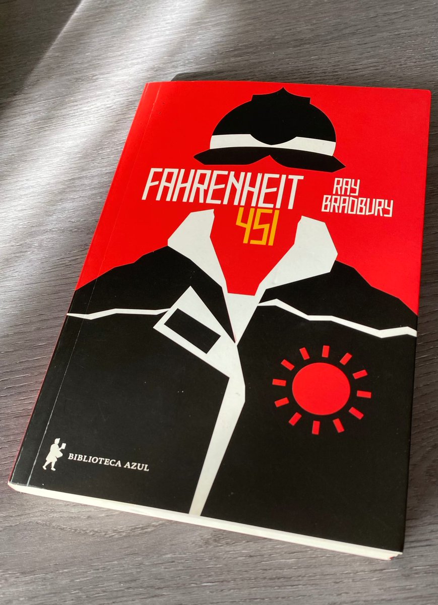 _tri's tweet photo. (English version at the end)
No dia do primeiro turno das eleições presidenciais brasileiras, a data para terminar de ler Fahrenheit 451, de Ray Bradbury, não poderia ser mais adequada.

No dia em que escolhemos o tipo de futuro que queremos para o Brasil, termino um livro que imagina uma sociedade em que os livros são proibidos e queimados. Um mundo em que o vazio da mente impera sobre o indivíduo, em que tudo parece conspirar para esvaziá-lo de profundidade, reflexão e pensamento crítico, transformando-o em um invólucro de ideias prontas.

Mas talvez a parte mais inquietante da obra seja justamente esta: Bradbury não coloca toda a culpa no Estado.

A censura dos livros e sua queima pelos bombeiros são apenas a manifestação mais explícita daquele mundo. Há também as enormes telas de televisão que ocupam as paredes, o entretenimento constante, o barulho incessante e, sobretudo, a escolha progressiva do próprio indivíduo pelo conforto, pela distração e pelo prazer instantâneo em detrimento do conhecimento e da reflexão.

É uma espécie de hedonismo anestésico. Não pensar demais. Não sofrer demais. Não questionar demais.

E, quase setenta anos depois, é difícil não pensar em nós mesmos. Se você constantemente se pega “scrollando” pelas redes sociais sem saber exatamente por quê, sem procurar nada e, no fim, sem ganhar nada, talvez valha a pena pensar sobre isso também.

Um belo dia para terminar esse livro e refletir sobre a sociedade que eu quero ajudar a construir.

-----

On the day of the first round of Brazil’s presidential election, I could hardly have chosen a more fitting date to finish reading Fahrenheit 451, by Ray Bradbury.

On a day when we choose the kind of future we want for Brazil, I finish a book that imagines a society where books are banned and burned. A world where emptiness of thought takes hold of the individual, where everything seems designed to strip people of depth, reflection, and critical thinking, turning them into vessels filled with ready-made ideas.

But perhaps the most unsettling part of the book is precisely this: Bradbury does not place all the blame on the State.

The censorship of books and their burning by firefighters are only the most explicit manifestations of that world. There are also the enormous television screens covering entire walls, the constant entertainment, the endless noise, and, above all, the individual’s gradual choice of comfort, distraction, and instant gratification over knowledge and reflection.

It is a kind of anesthetizing hedonism. Do not think too much. Do not suffer too much. Do not question too much.

And almost seventy years later, it is difficult not to think about ourselves. If you constantly find yourself scrolling through social media without really knowing why, looking for nothing and ultimately gaining nothing from it, perhaps that is worth reflecting on as well.

A fitting day to finish this book and reflect on the kind of society I want to help build.