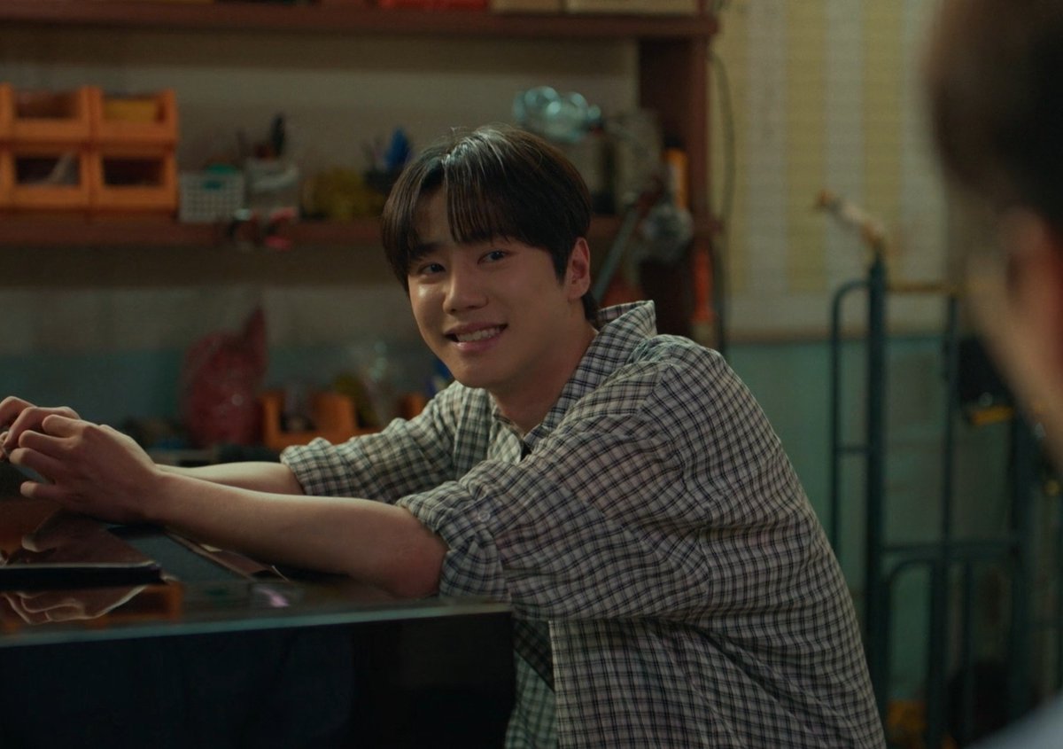 harcarimseni's tweet photo. the way he smiled throughout the entire episode to make Pio feel at ease was so precious.. 🥹❤️‍🩹 https://t.co/HphRtcGRh2