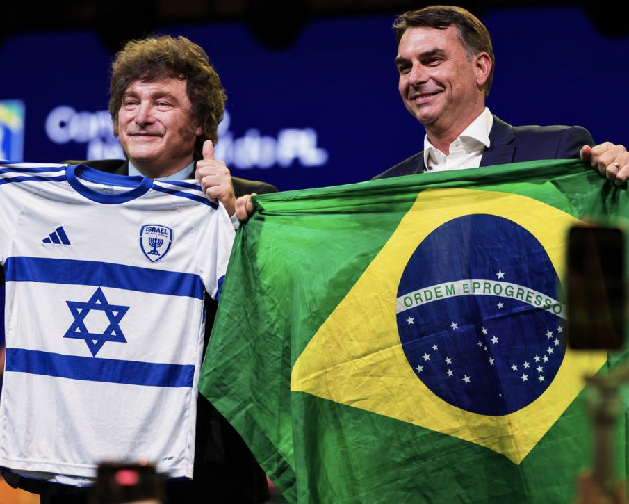 TugoNews's tweet photo. BOLSONARO GANÓ EN ISRAEL, LULA GANÓ EN PALESTINA, no me sorprende

🇮🇱 Israel:
🟢 Flávio Bolsonaro: 523 votos (74.3%)
🔴 Lula: 92 votos (13.1%)

🇵🇸 Palestina:
🔴 Lula: 1.078 votos (93.09%)
🟢 Flávio Bolsonaro: 46 votos (3.97%) https://t.co/n4d67cfEP1