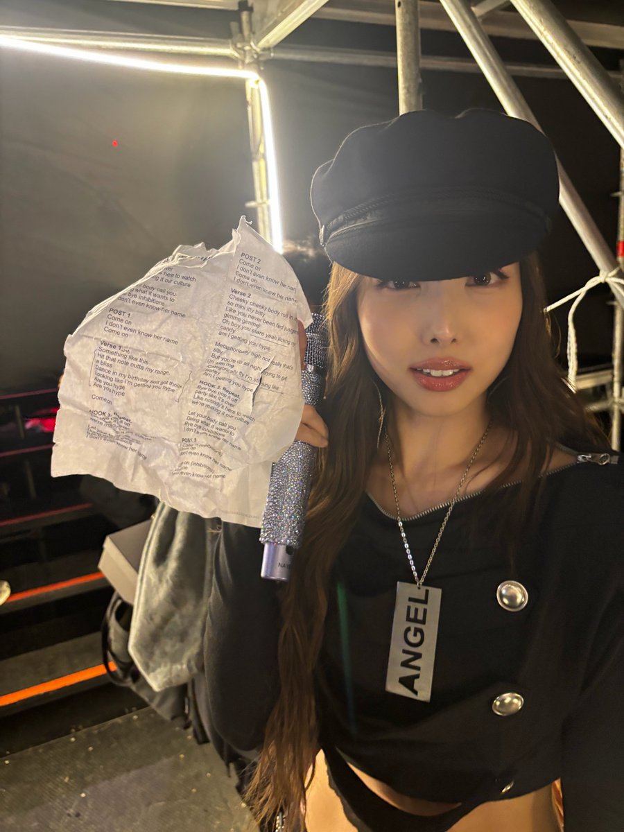 godmitzu's tweet photo. NAYEON WITH THE CRUMPLED LYRICS CHEAT SHEET 😭 https://t.co/NfF80vTp2q