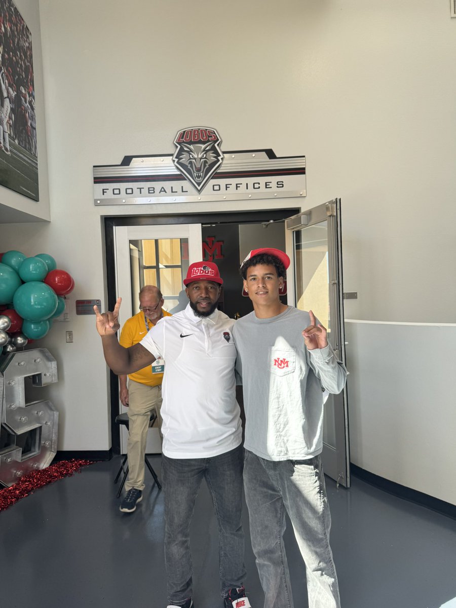 MylesPolite's tweet photo. Great time at @UNMLoboFB! 🐺

Appreciate @Coach_Eck, @franks_coach and the entire staff for having me out and taking the time to talk with me. Really enjoyed the atmosphere and getting another look at the program.

Definitely a place I can see myself! 🐺⬆️

Myles Polite | 2027 CB
📏 6’0” | 170 lbs
⚡ 4.56 40
📚 3.0 GPA | 20 ACT
🏈 Perry HS (AZ) | 6A

@CoachHathcock  @CoachBartz @CoachKO27 @TwoStarWade @perrypumas @perry_pumas @BUrlacher54 

#GoLobos #AGTG #Recruit2027 #Cornerback