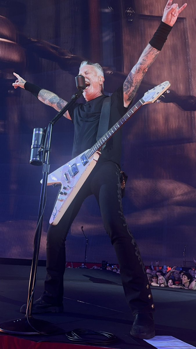Japannica_Tokyo's tweet photo. 現地時間10月3日(土) @Metallica ラスベガス球体劇場@SphereVegas レジデンシー公演 #LifeBurnsFaster 2日目は初日と被りなしの15曲が豪華全面スクリーン映像演出と共に2時間に渡り披露されました🔥

写真・映像をインスタグラムで順次公開していきますのでご覧ください‼️
👇
https://t.co/3eAyJzw7j6 https://t.co/SnLU2nqmpu