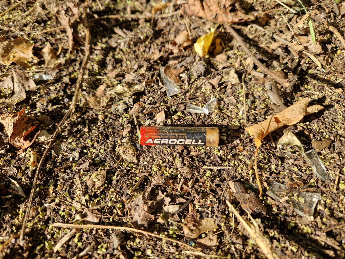 EBS023's tweet photo. Gisterenochtend geslaagd voor basis EHBO bij het #rodekruis
Nu kan ik niet alleen het afval van straat oprapen, maar jou misschien ook wel...
#Supportervanschoon #TrashWalking #zwerfie #Poortugaal #Albrandswaard https://t.co/7RoUkYK7gj