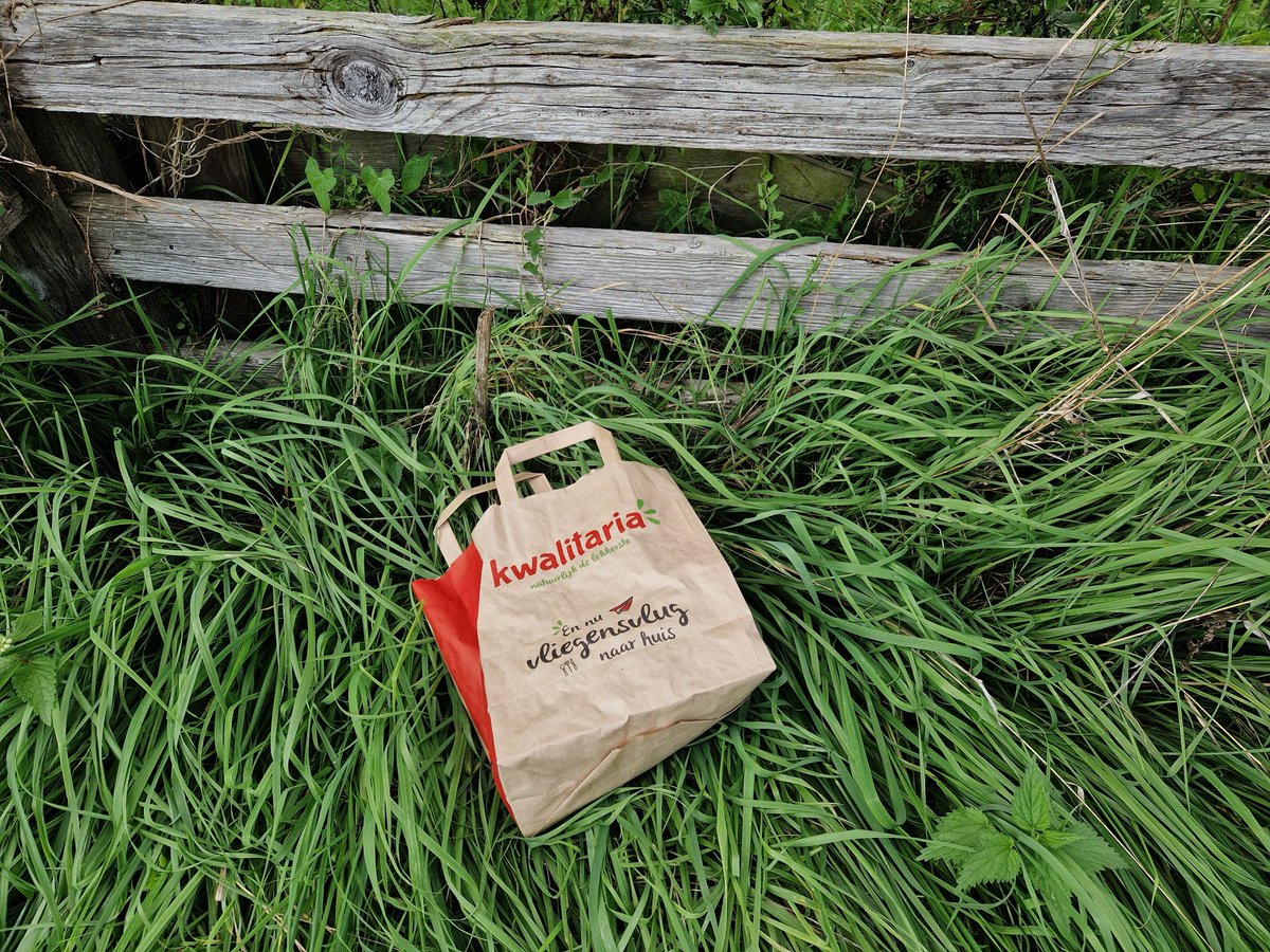 EBS023's tweet photo. Gisterenochtend geslaagd voor basis EHBO bij het #rodekruis
Nu kan ik niet alleen het afval van straat oprapen, maar jou misschien ook wel...
#Supportervanschoon #TrashWalking #zwerfie #Poortugaal #Albrandswaard https://t.co/7RoUkYK7gj