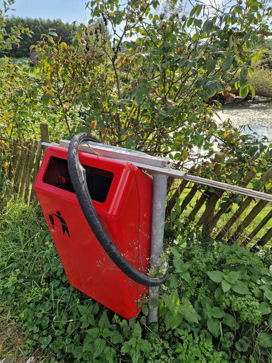 EBS023's tweet photo. Gisterenochtend geslaagd voor basis EHBO bij het #rodekruis
Nu kan ik niet alleen het afval van straat oprapen, maar jou misschien ook wel...
#Supportervanschoon #TrashWalking #zwerfie #Poortugaal #Albrandswaard https://t.co/7RoUkYK7gj