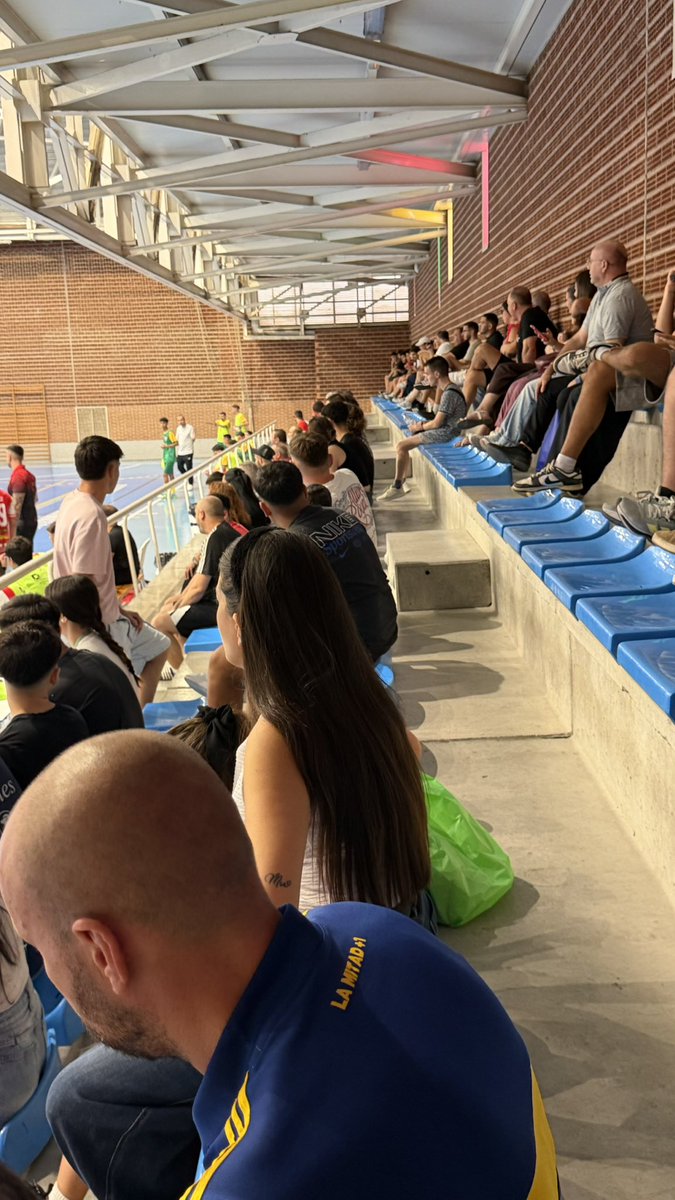 lucianohf_6's tweet photo. Partidazo de fútbol Sala de categoría 1 autonómica  entre dos grandes Alcantarilla CFS vs CD MAZARRÓN FS Pabellón lleno y espectáculo de jugadores jóvenes 👏🏼👏🏼👏🏼💪🏼⚽️🥅🇪🇸🇪🇸🇪🇸 @ffrm_es 
Los@rockeros nunca mueren 💃💃💃💪🏼 https://t.co/ySmcFKDMgb