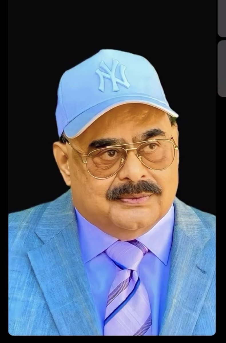 AltafHussain_90's tweet photo. حکومت نے مذاکرات کاڈرامہ تحریک انصاف کے لانگ مارچ کے ٹیمپوکوتوڑنے کے لئے رچایا 
۔۔۔۔۔۔۔۔۔۔۔۔۔۔
تحریک انصاف اورحکومت کے مابین ہونے والے مذاکرات کسی معاہدے کے بغیرختم ہونے پر میرایہی کہنا ہے کہ حکومت نے مذاکرات کا ڈرامہ تحریک انصاف کے لانگ مارچ کے ٹیمپوکوتوڑنے کے لئے رچایا تھا۔ اگر پی ٹی آئی کے رہنما عمران خان اور تحریک انصاف سے واقعتا مخلص ہوتے اورانہیں کارکنوں کے جذبات کااحسا س ہوتاتووہ کسی بھی صورت فارم 47 کے تحت قائم ہونے والی موجودہ حکومت سے ہرگز مذاکرات نہیں کرتے۔حکومت نے مذاکرات کادھوکہ دیاہی اسی لئے تھاکہ 4 اکتوبر کو پی ٹی آئی کی جانب سے جولانگ مارچ شروع ہونے جارہاتھا اوراس کے کارکنان جوتیاریاں کر رہے تھے، انہیں سبوتاژ کردیاجائے۔ 
مجھے حیرت ہے کہ فارم 47کی حکومت سے مذاکرت کرنے والی تحریک انصاف کی ٹیم میں وہ لوگ بھی شامل تھے جنہوں نے 9مئی کے بعد جیل سے رہائی کے بعد باقاعدہ پریس کانفرنس کرکے عمران خان اورتحریک انصاف سے لاتعلقی اختیار کرنے کااعلان کردیاتھا۔ 
پی ٹی آئی کے رہنماکمپرومائز ہوچکے ہیں، وہ جراتمندانہ فیصلے کرنے سے گریزاں ہیں، وہ تین سال سے عدالت عدالت کھیلتے رہے، پی ٹی آئی کے کارکنوں کوجھوٹی تسلیاں دیکر انہیں بے وقوف بناتے رہے،بہت مشکل سے 27 ستمبر سے لانگ مارچ شروع کرنے کااعلان کیا گیامگر 27 ستمبر سےتین روز قبل اسے مؤخر کردیا گیالیکن پریس کانفرنس کرکے کارکنوں اورعوام کواس حوالے سے آگاہ نہیں کیاگیا۔ 4 اکتوبرکو لانگ مارچ کااعلان کیا گیا تواس سے دوروزقبل حکومت سے مذاکرات شروع کردیے۔ انہوں نے ایسی حکومت کی مذاکرات کی دعوت کوکیوں قبول کیاجس نے ہمیشہ دھوکہ دیا، جس نے سپریم کورٹ کے عمران خان کوالشفا انٹرنیشنل اسپتال منتقل کرنے کے واضح احکامات پر عمل نہیں کیا، لہٰذا جو حکومت سپریم کورٹ کے فیصلوں کواپنے پیروں تلے روند ڈالے وہ کسی سیاسی جماعت سے کسی معاہدے پر کیسے عمل کرسکتی ہے۔ 
میں تحریک انصاف کے سچے کارکنوں اور عمران خان کے چاہنے والوں سے یہی کہوں گاکہ اگروہ عمران خان کوزندہ سلامت دیکھنا چاہتے ہیں اورانہیں جیل سے باہر نکالناچاہتے ہیں تو انہیں خودفیصلے کرنے ہوں گے۔

 الطاف حسین
ٹک ٹاک پر480  ویں ہنگامی فکری نشست سے خطاب
3  اکتوبر 2026ء