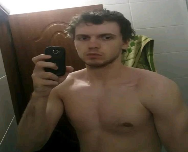 kiwlsi's tweet photo. Sometimes I do this shitty pose in bathroom except I look like shit and I'm fat https://t.co/XbsoNRmDKg