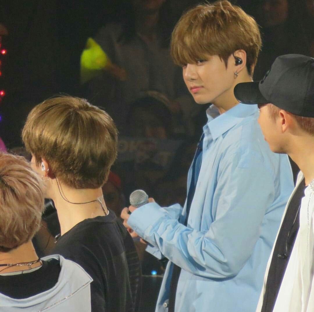 koomiluvin's tweet photo. no te preocupes jungkook, no eres taaaan obvio 😆 https://t.co/45uehufaWo