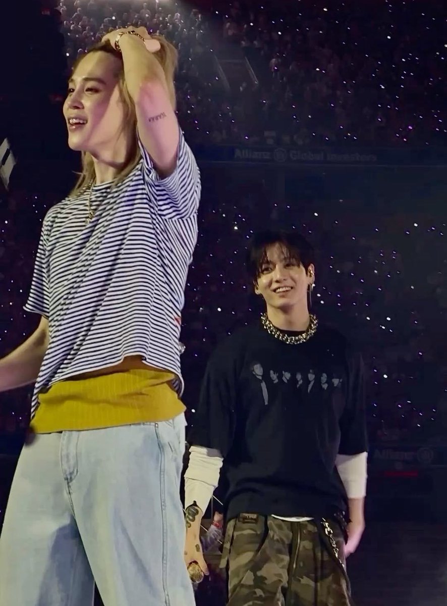 koomiluvin's tweet photo. no te preocupes jungkook, no eres taaaan obvio 😆 https://t.co/45uehufaWo