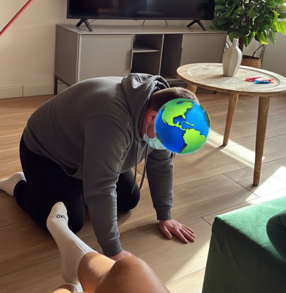 brattydelia's tweet photo. hes back https://t.co/4OrlkszKaF
