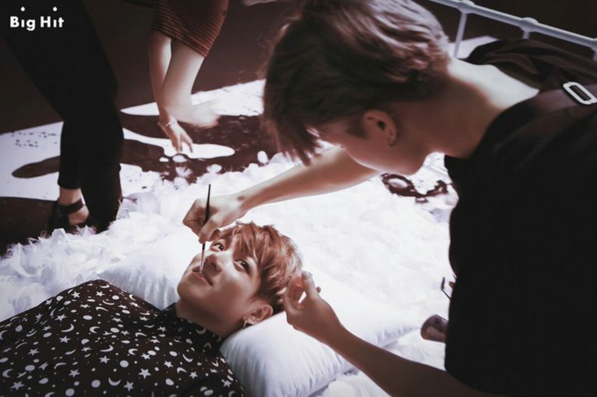 koomiluvin's tweet photo. no te preocupes jungkook, no eres taaaan obvio 😆 https://t.co/45uehufaWo