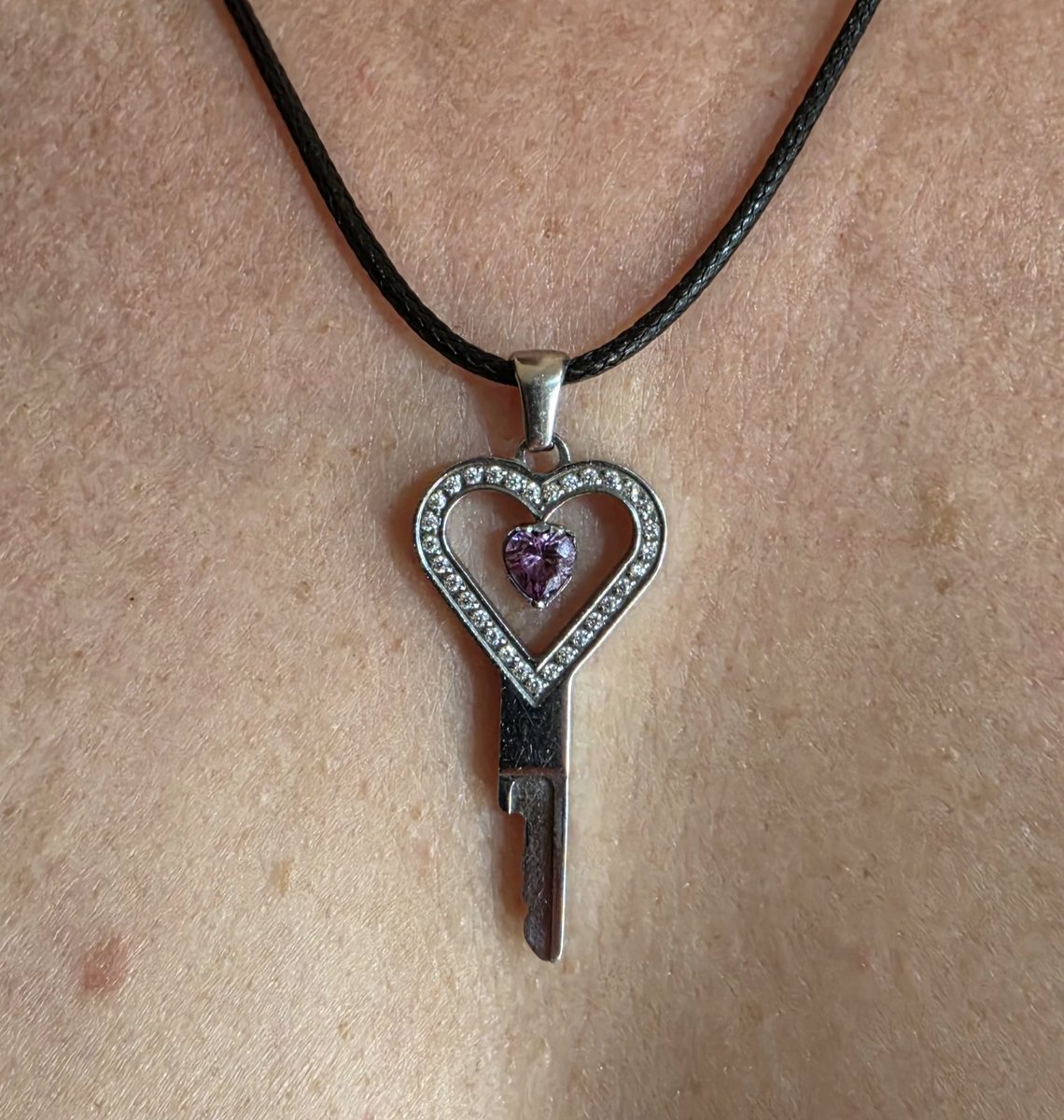 dex_amber's tweet photo. Out with Dex @ambersbisub yesterday and I got complemented on my pretty key. She said it looked like a very special key. If only she knew...or maybe she did! 🤭
#lockedcock #caged #chastity #cagedsub #lockober #chastitycage https://t.co/A9x1sGWLZk